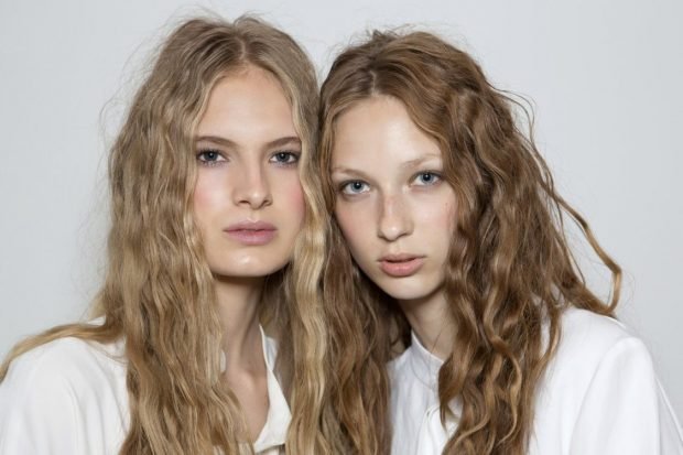 волосы тренд 2019 2020: натуральные светло-русые