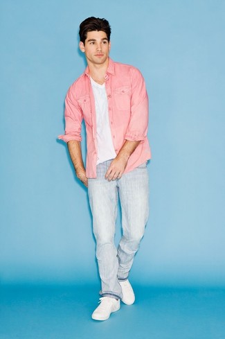 Какие джинсы носить с розовой рубашкой мужчине: Поклонникам расслабленного стиля придется по вкусу образ из розовой рубашки и джинсов. Думаешь сделать образ немного элегантнее? Тогда в качестве обуви к этому луку, выбирай белые низкие кеды.