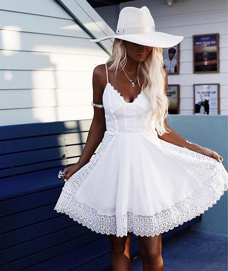 Белое кружевное мини платье