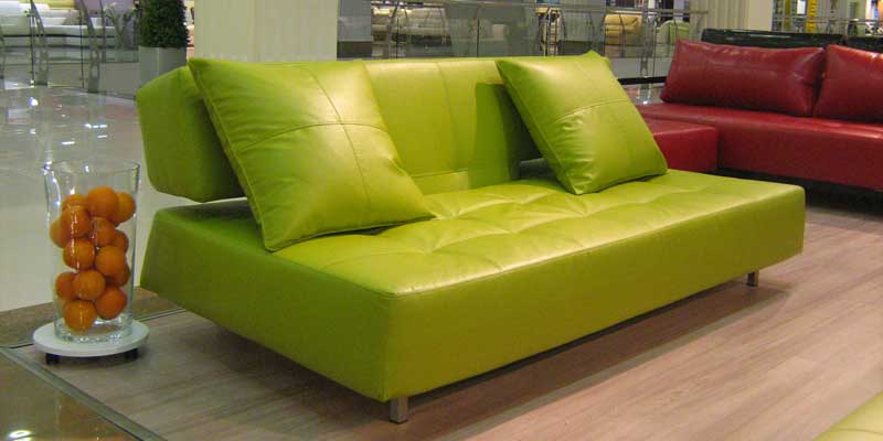 Салатовый диван с обивкой из кожзама