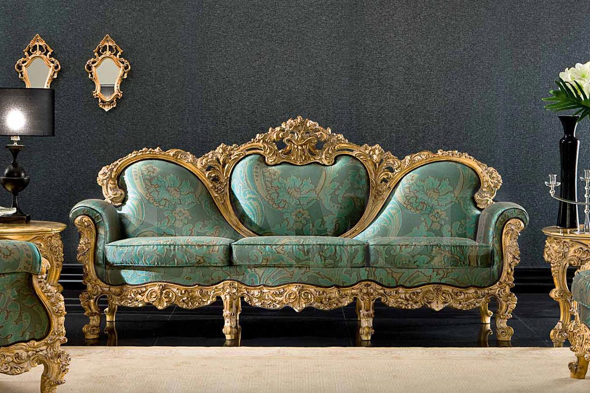 Зеленый диван в стиле барокко
