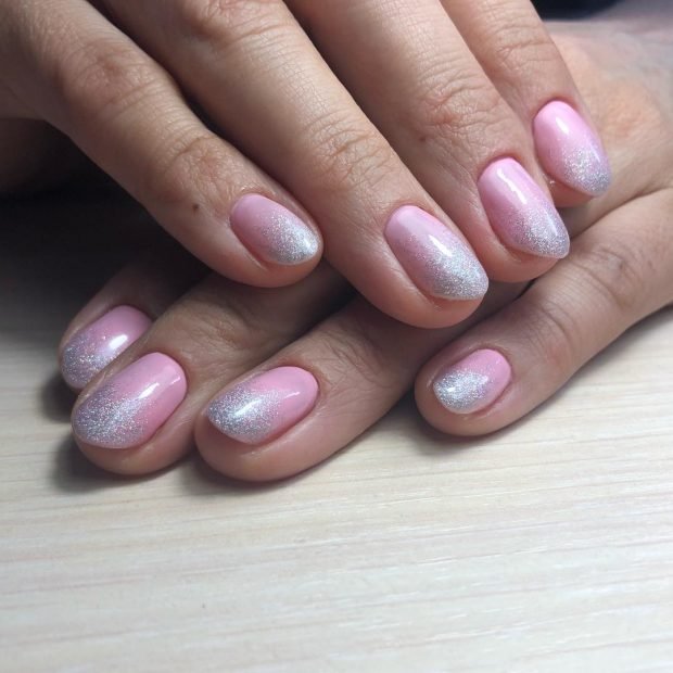 Маникюр на короткие ногти: розовый с напылением